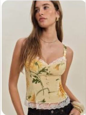 🤩NWT🤩 Reformation Lisette Top features Floral Lace-Trim Yellow Cami Top